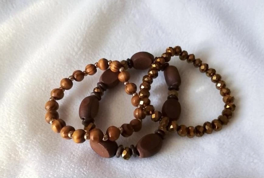 Lote de 3 pulseiras de pérolas e madeira unissex tamanho único elástico fashion Jewelry N – photo 2